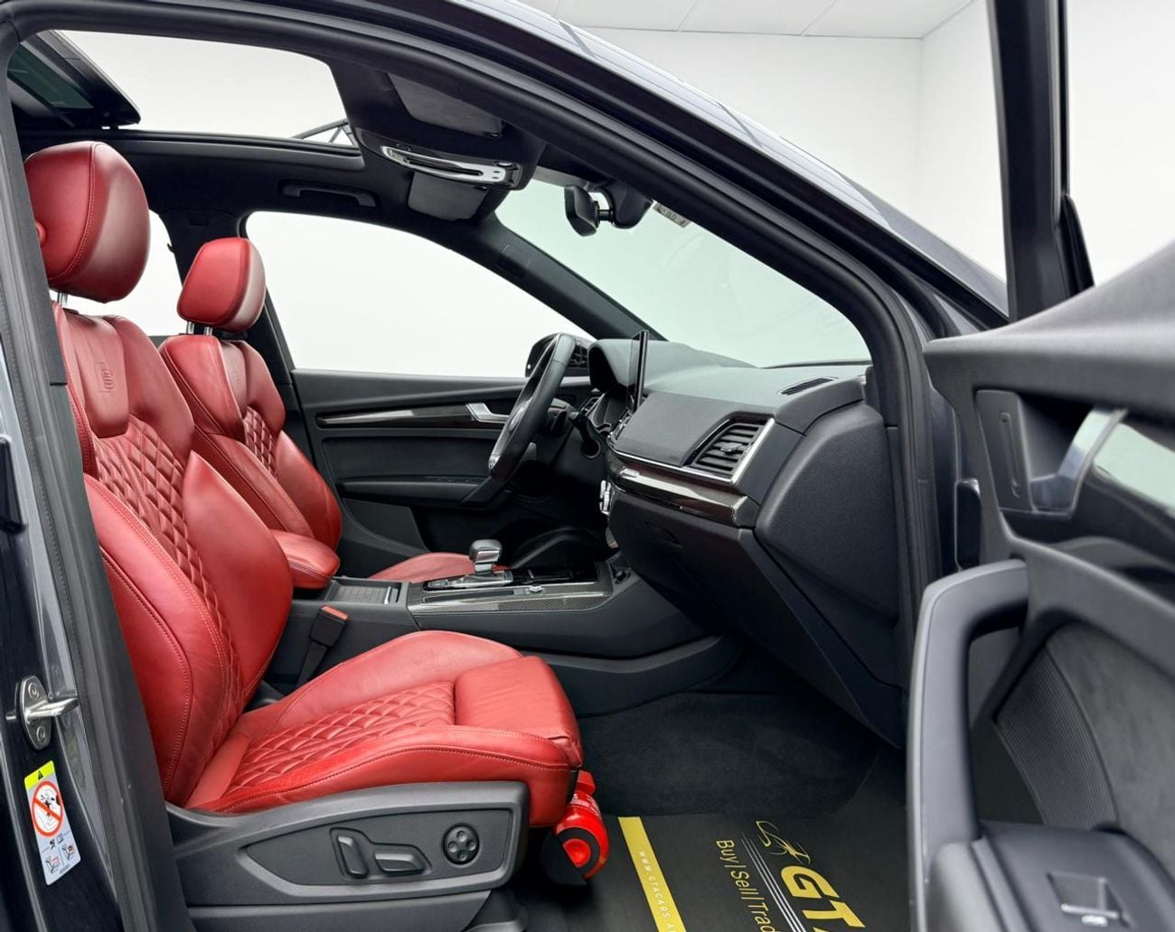 Audi SQ5 TFSI quattro 3.0L 2023 SQ5 3.0 TFSI Quattro, Audi Warranty+Full Service History, GCC