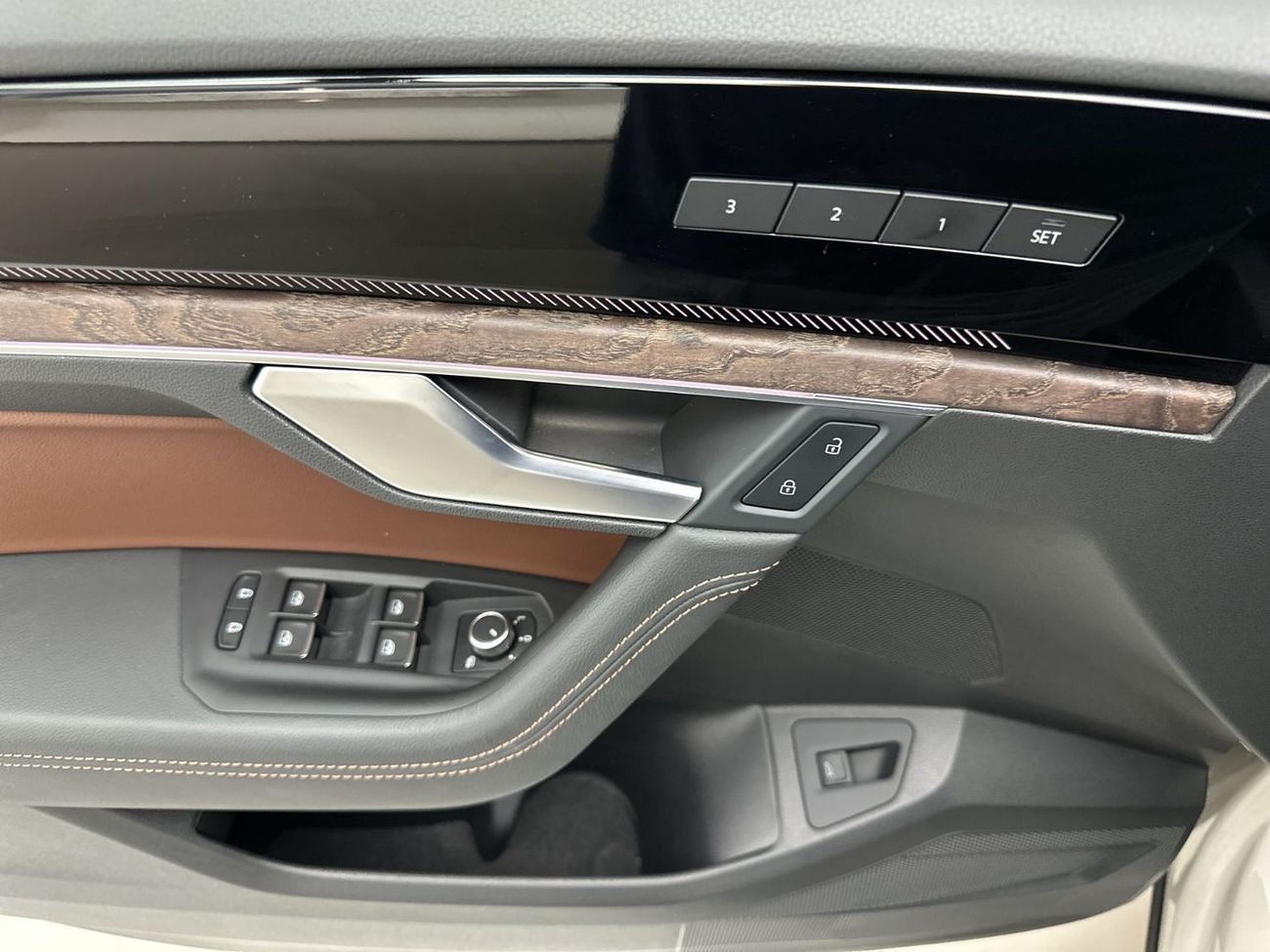 Volkswagen Touareg 3.0T TL (340 HP) Touareg Elegance + (REF#02757) - 44,100 AED SAVINGS from New Car