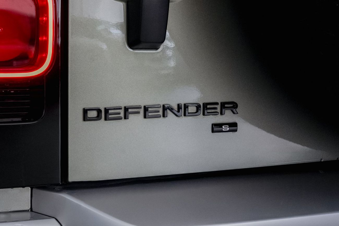 Land Rover Defender P300 110 S 2.0L (5 Seater)