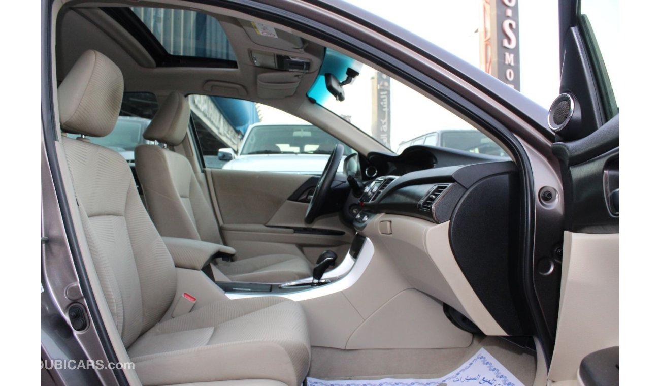 هوندا أكورد GCC MID OPTION WITH SUNROOF MINT IN CONDITION