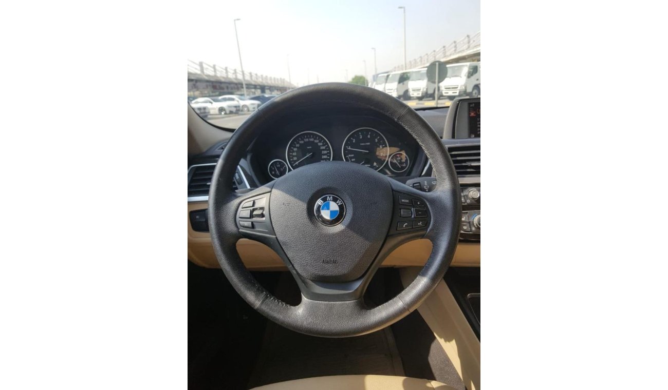 بي أم دبليو 320 BMW 320 Led Light - Rear Camera - AED 1,049/ Monthly - 0% DP - Under Warranty - Free Service