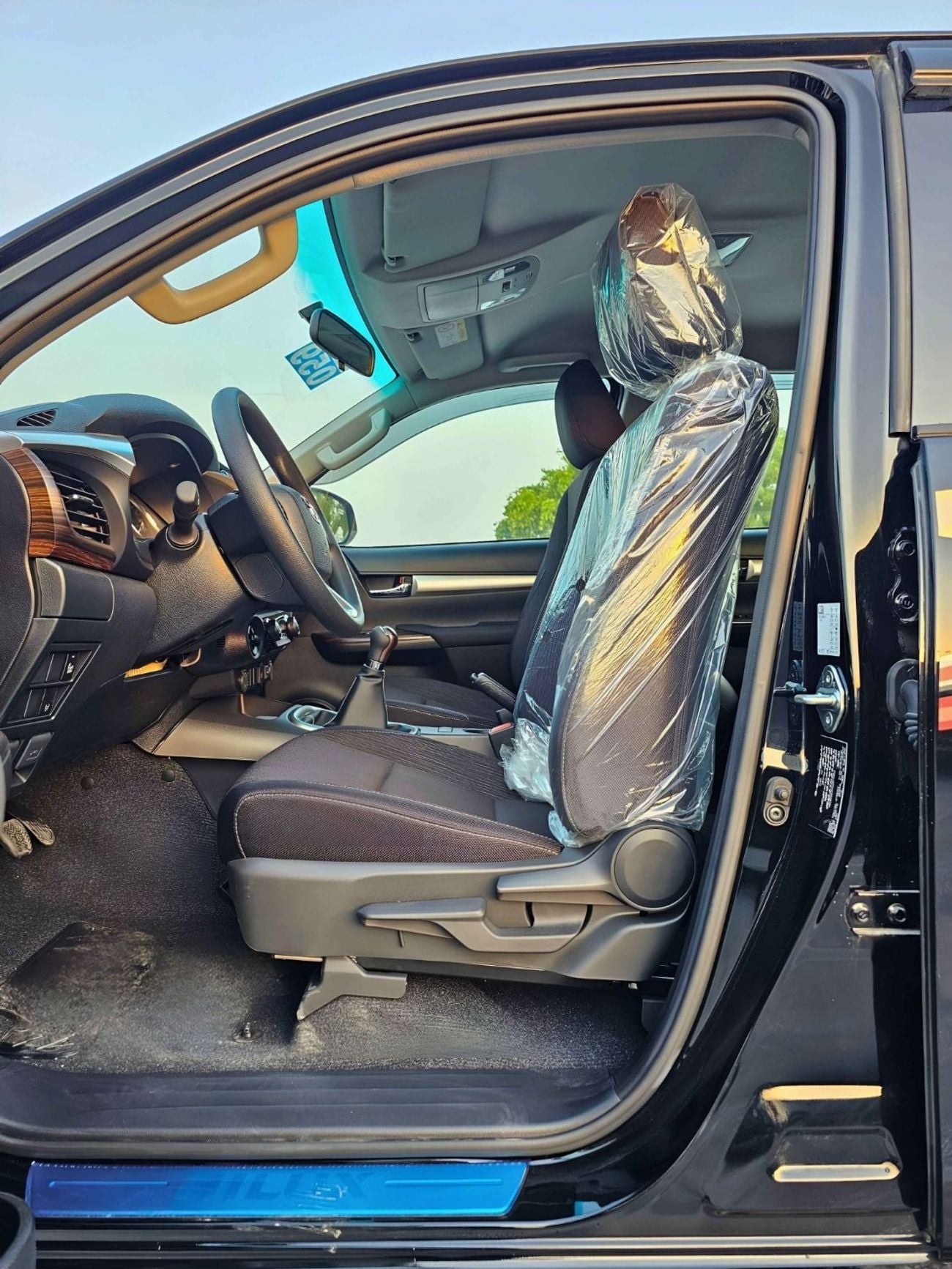 Toyota Hilux SR5 WIDE BODY/2.7L PETROL M/T/HOOD LIFT ASSIST/BLIND SPOT/ 2 COOL BOX/ DIFFLOCK (CODE#HPMADW)