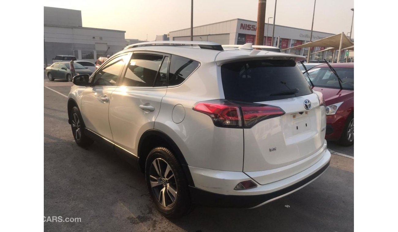 Toyota RAV4 2016 VX GCC without accident, final, very clean, agency condition