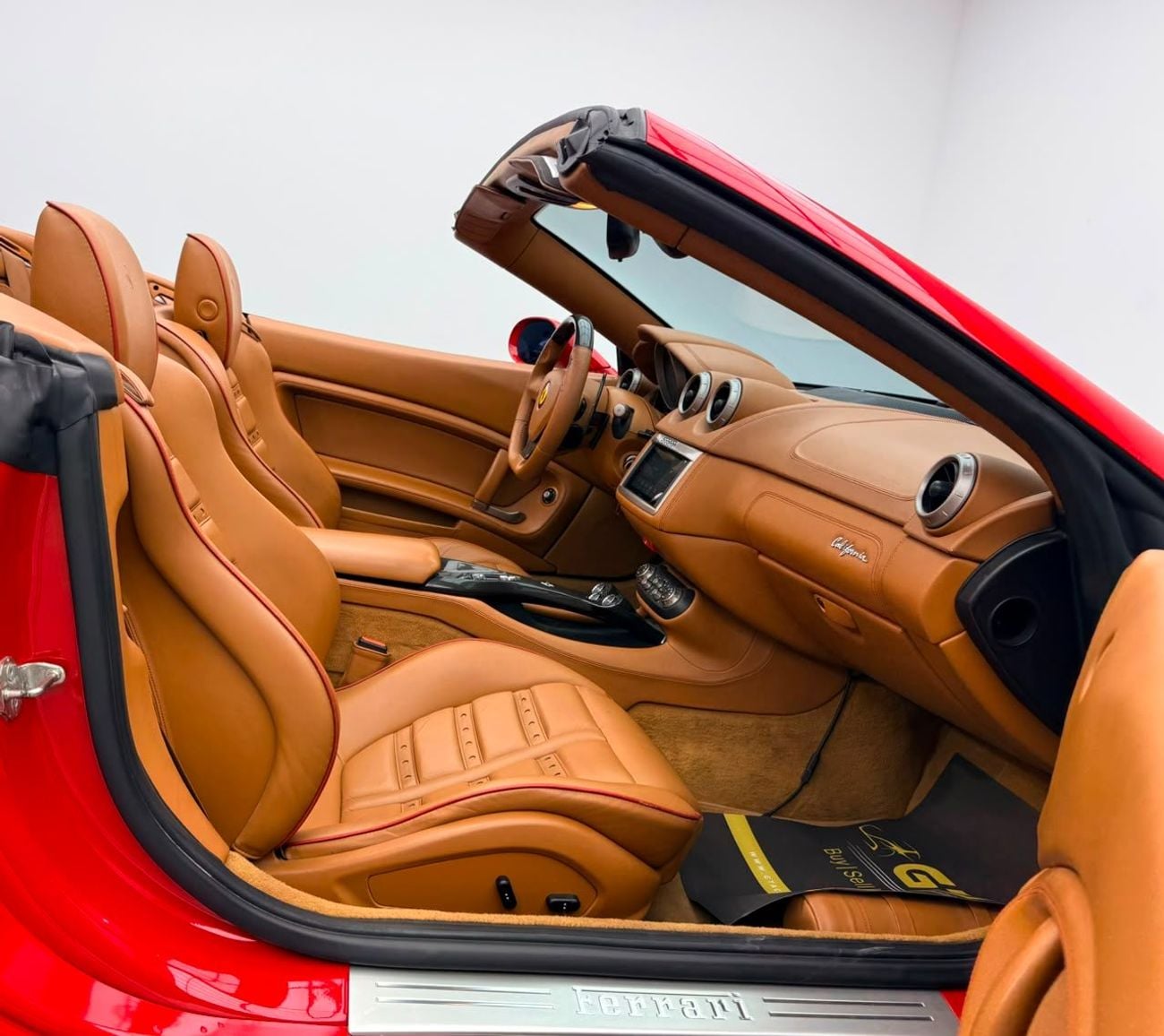فيراري كاليفورنيا 2013 Ferrari California Convertible, Full Service History, Carbon Fiber Interior, Fully Loaded, GCC
