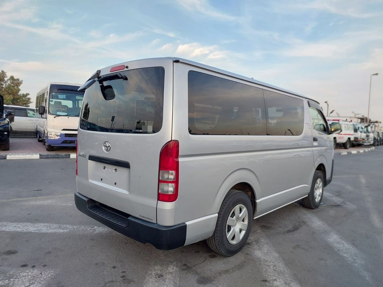 Toyota Hiace TOYOTA HIACE VAN RHD 2014 MODEL 3.0 L DIESEL AUTOMATIC(PM74812)