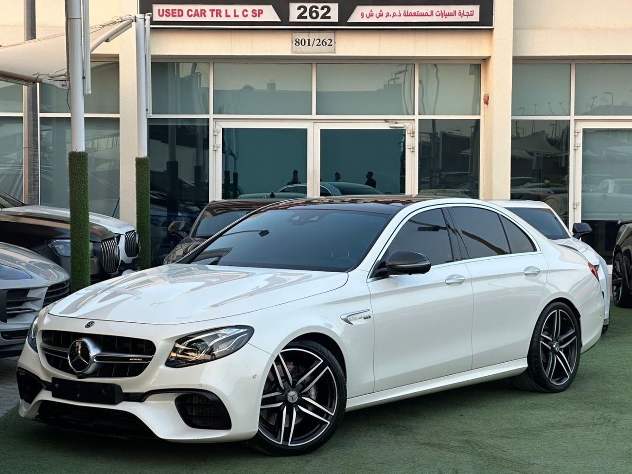 Mercedes-Benz E 63S 4MATIC+ 4.0L ‏MERCEDES BENZ AMG E63 KOREAN 2018 ‏Perfect Condition ‏5 buttons Full option ‏Full Carb