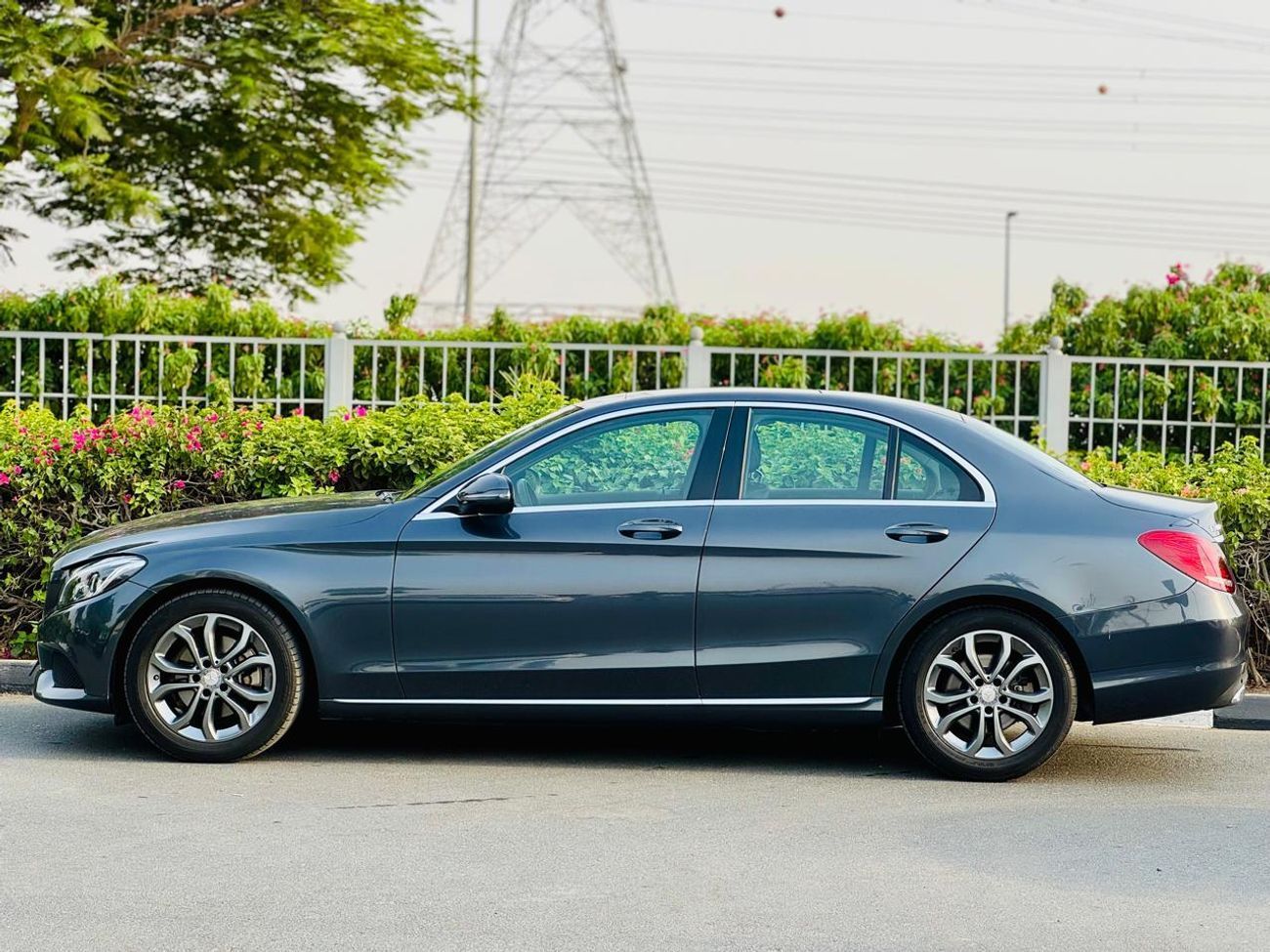 مرسيدس بنز C 200 MERCEDES C200 | GCC SPECS | CAR IS IN GOOD CONDITION |