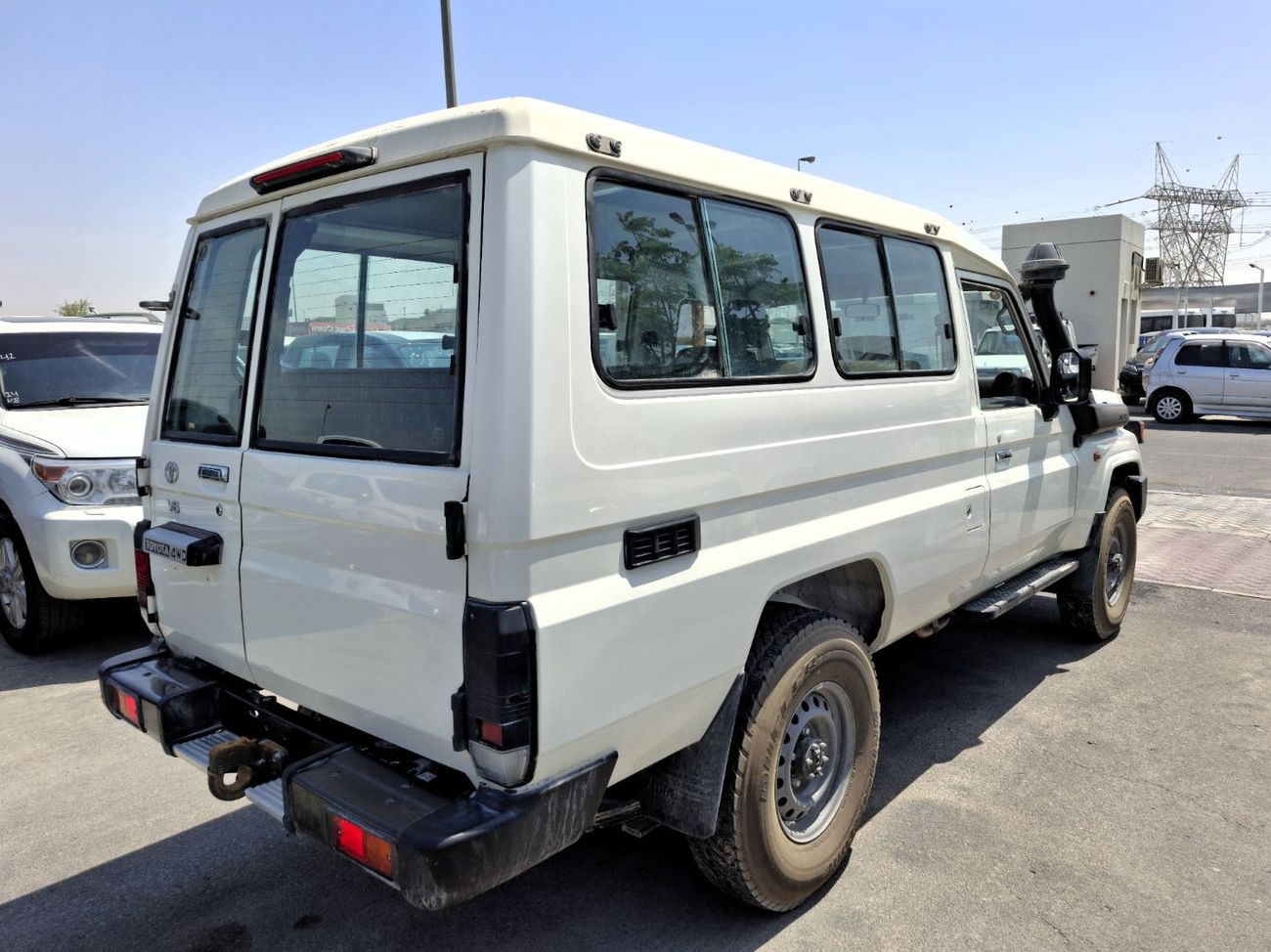 تويوتا لاند كروزر 70 Hardtop 4.0L 3 Door Automatic Petrol (Export Only)