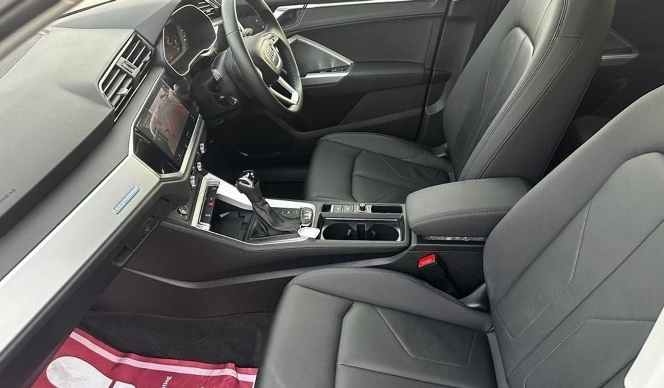 Audi Q3 petrol 1.5 liter right hand drive 4 cameras leather power seats sunroof