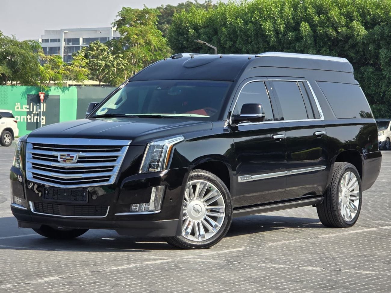 Cadillac Escalade PLATINUM 6.2L CADILLAC ESCALADE 2018 GCC // LOW MILEAGE // VIP SEATS // TV // PERFECT CONDITION