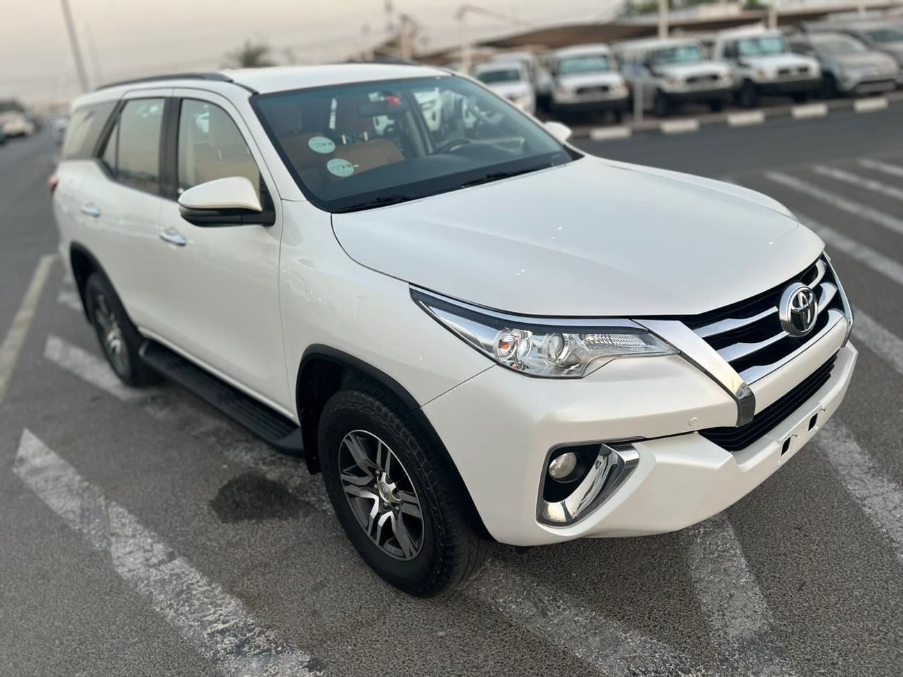 Toyota Fortuner 2020 TOYOTA FORTUNER EXR - 2.7L . v4 - PARKING SENSOR - GASOLINE / PETROL ⛽️ - BLUETOOTH  PLAY - GCC