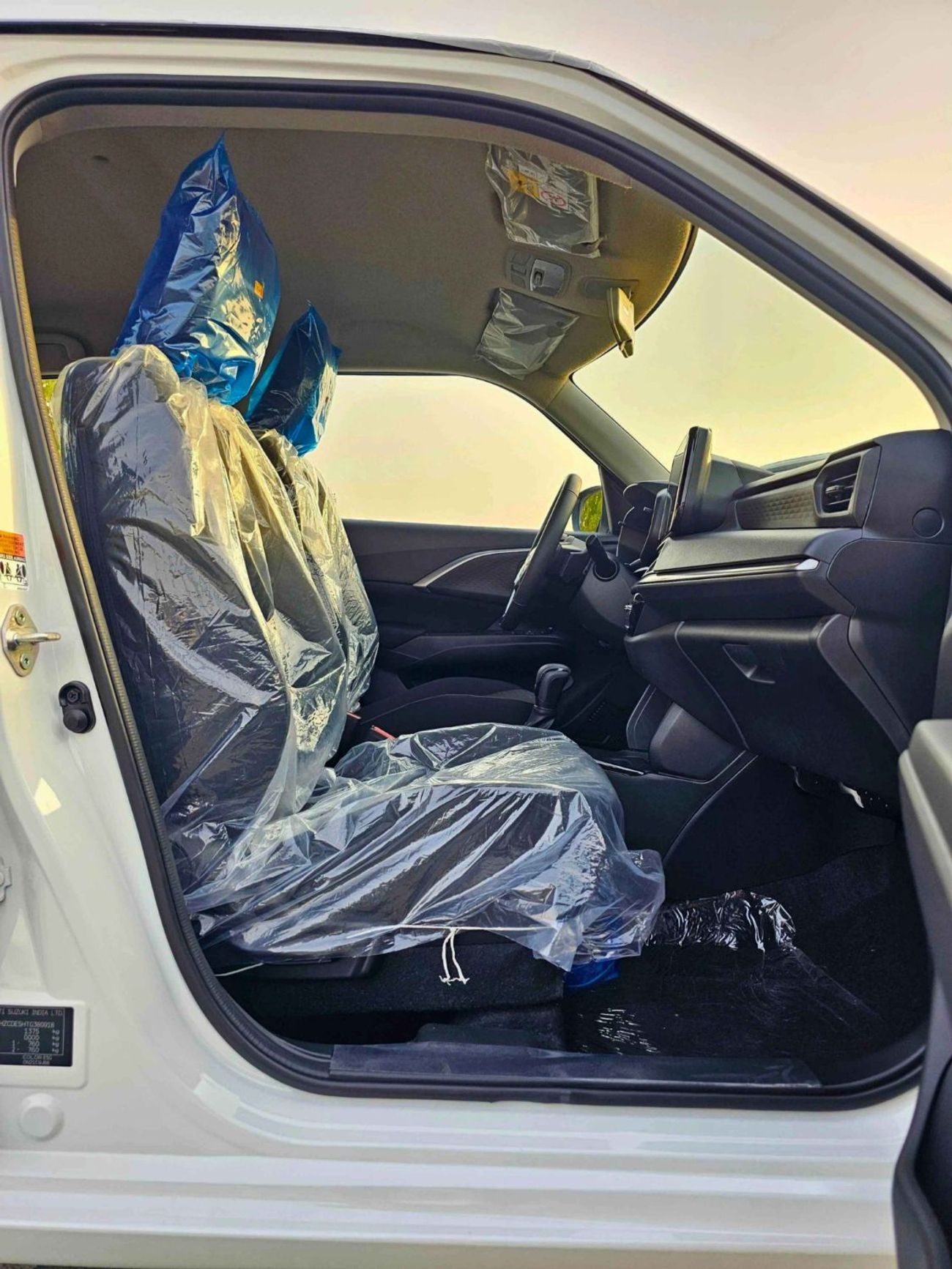 سوزوكي سويفت GLX DUAL TONE / 1.2L PETROL A/T/ PUSH START, REAR PARKING SENSOR , REAR CAMERA (CODE # SGLX)