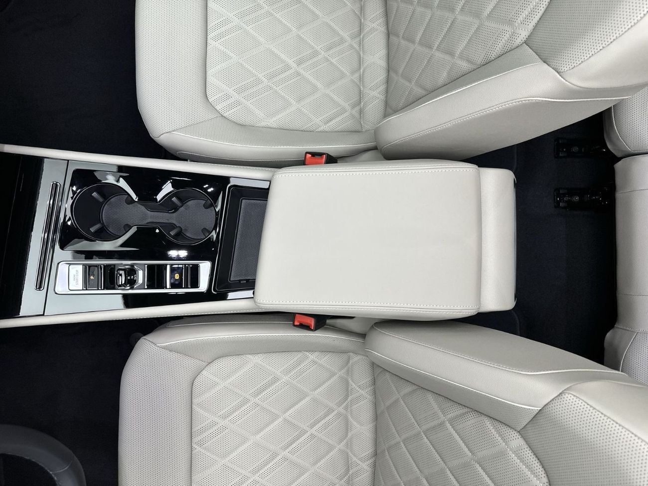 Volkswagen Teramont R-Line 3.6L R-Line 2.0L (Ref#38903) - 30,100 AED SAVINGS from New Car