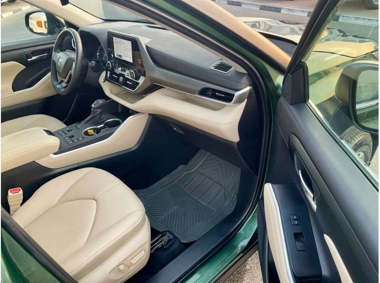 Toyota Highlander 2023 Toyota Highlander 2.4L V4 Turbo - XLE Full Option AWD 4x4 - Radar & Wireless charger - 55,300 M