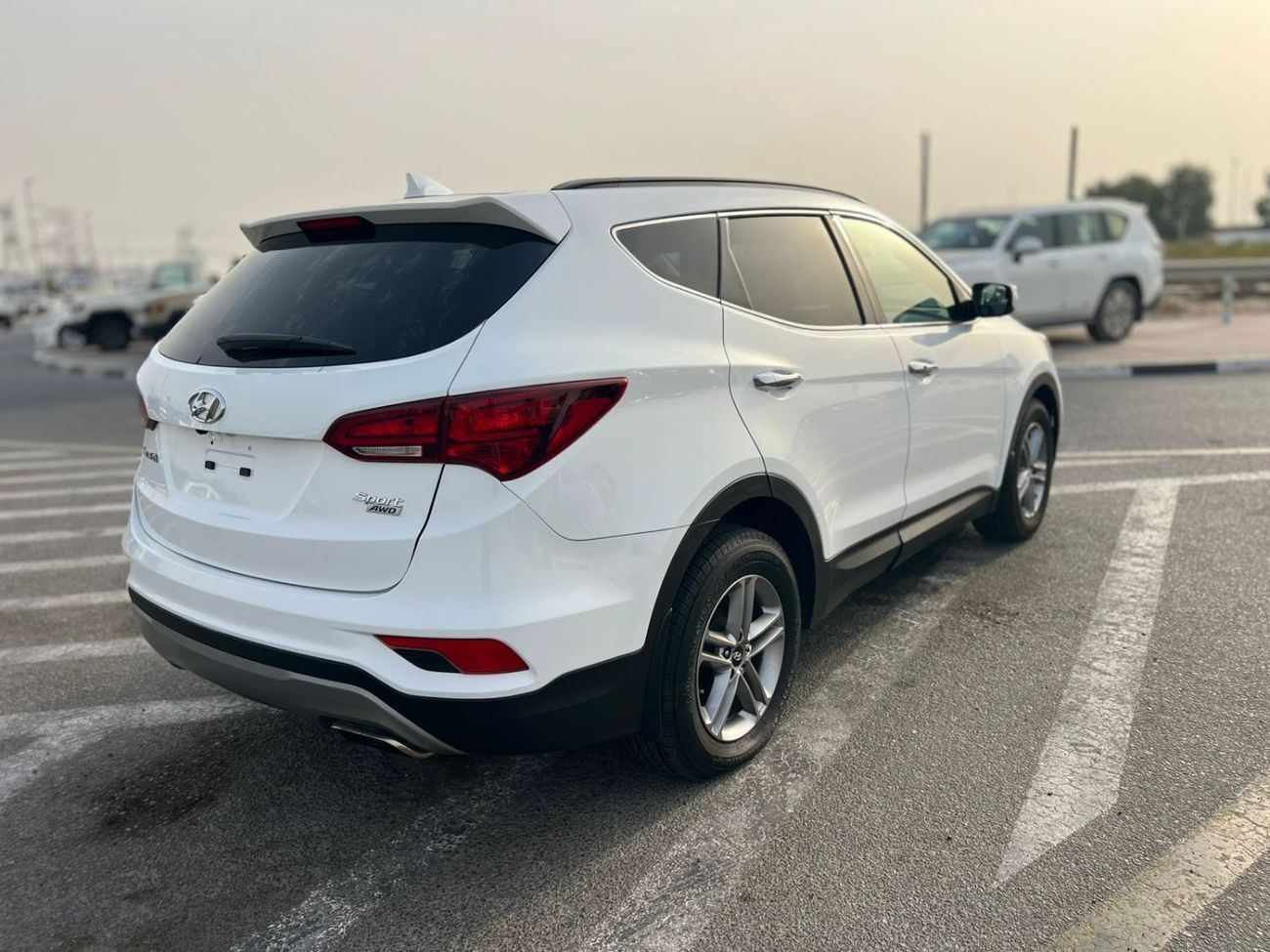 هيونداي سانتا في 2018 Hyundai Santa Fe Sport 2.4L - V4 - REAR CAM - BIG SCREEN - PUSH START - AUTO TRUNK -