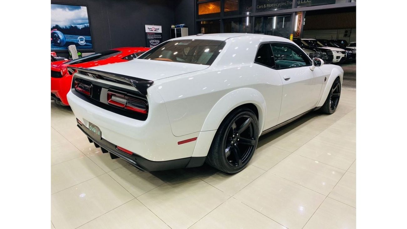 Dodge Challenger SRT Hellcat CHALLENGER HELLCAT 2015 GCC IN BEAUTIFUL CONDITION FOR ONLY 169K AED INCLUDING FREE INSU