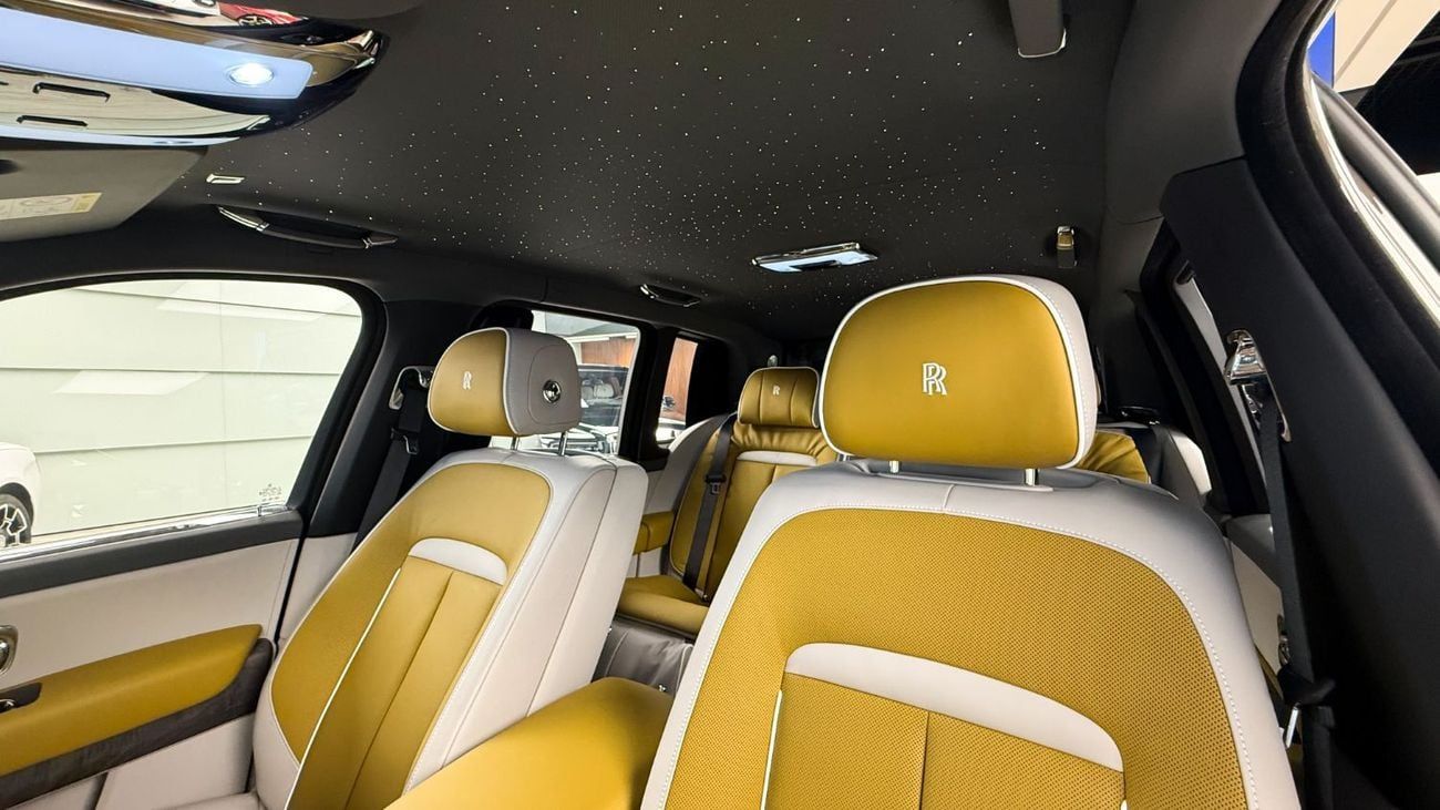 Rolls-Royce Cullinan Rolls Royce Cullinan Silver Badge - 2025 - Bespoke Color Edition