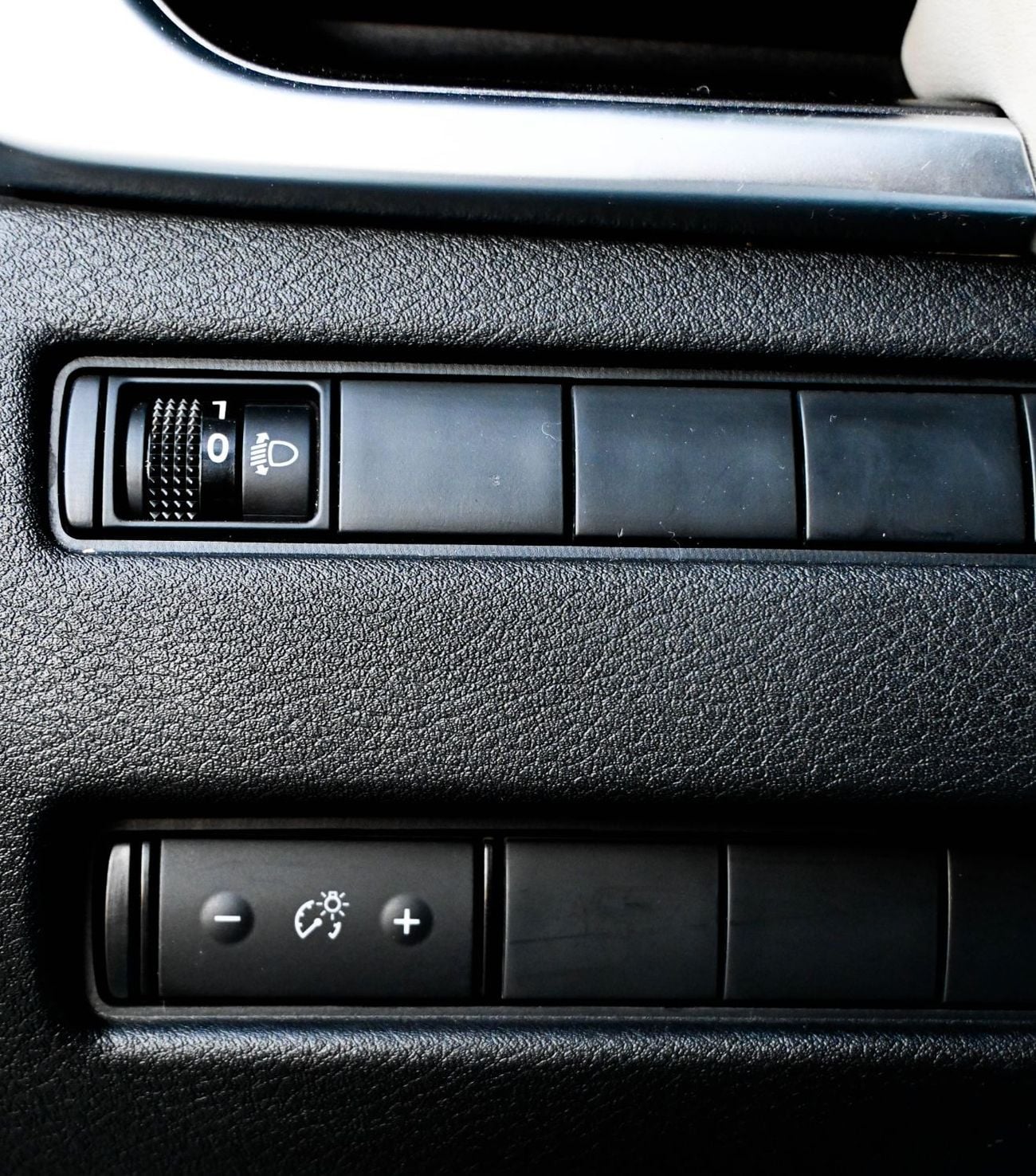 Nissan XTrail SL 2.5L (169 HP) نيسان اكس تريل SL 2.5L (169 HP 2024 خليجي ميد اوبشن بحالة ممتازة