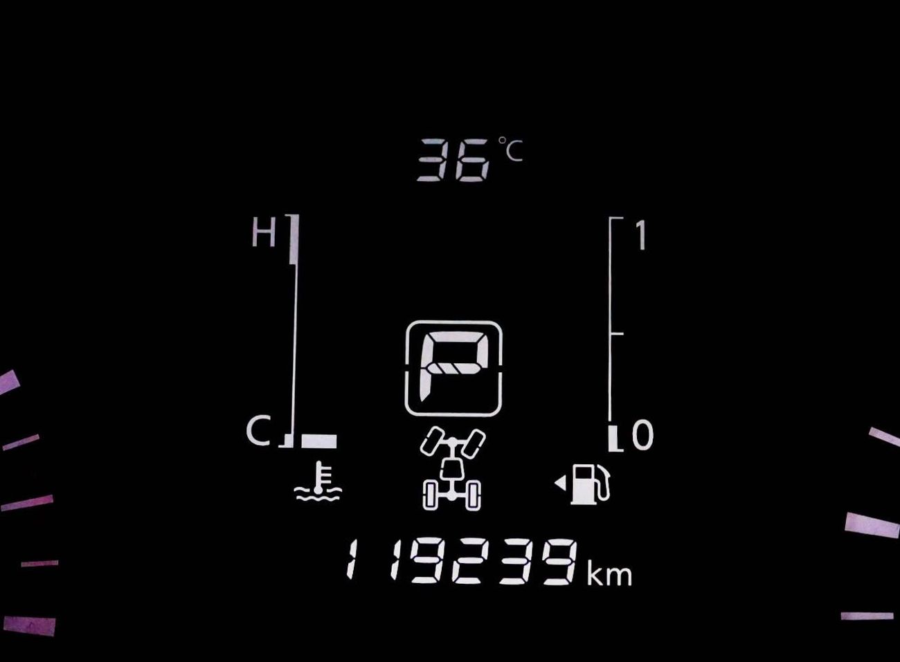 Nissan Navara Std 2.5L 4WD M/T Nissan Navara 4WD 2019 GCC Original Paint accident-free in excellent condition 1046