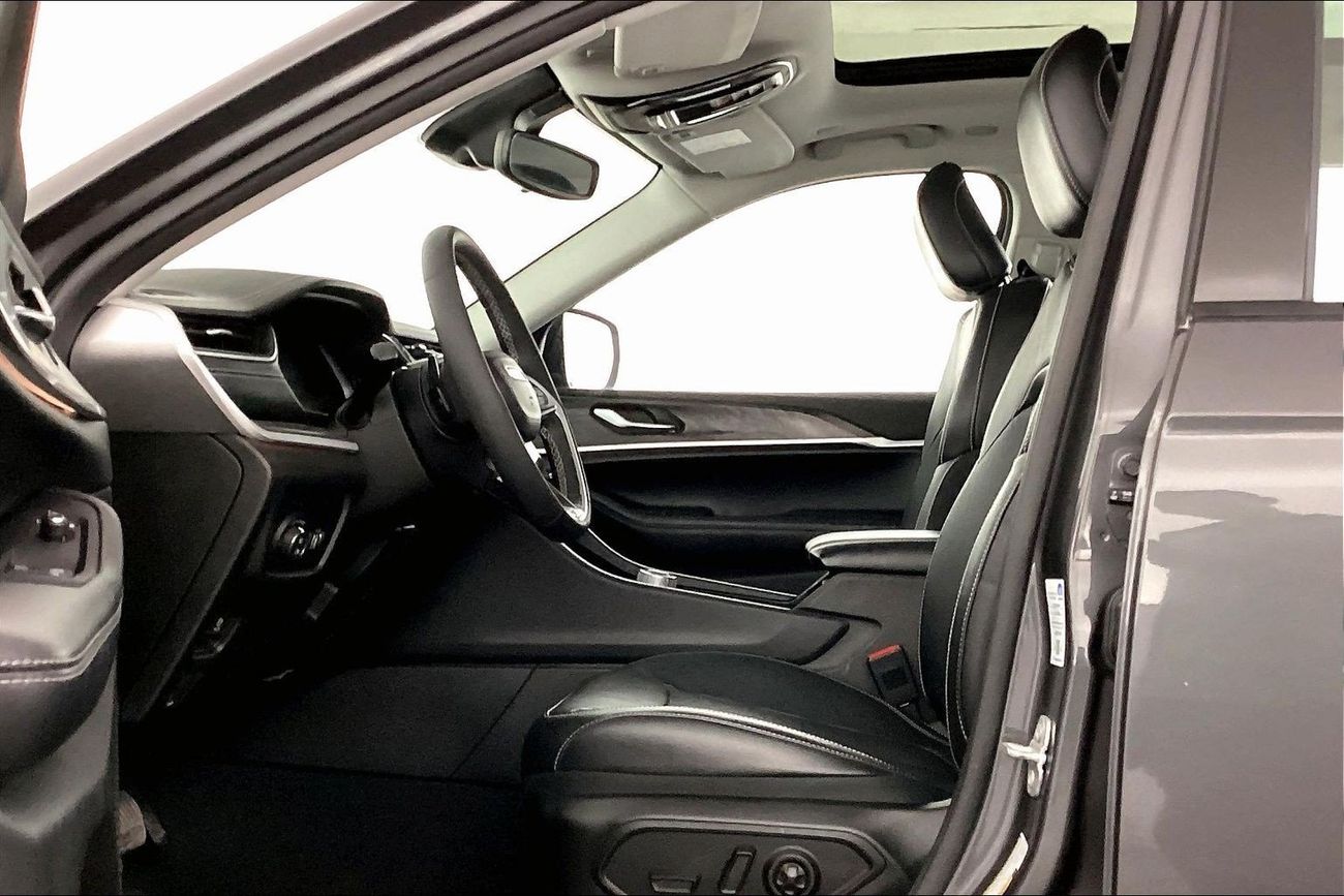 جيب شيروكي Limited | National Day Celebration | شامل الضمان | 0 ﺪﻔﻋﺓ ﺃﻮﻟﻯ