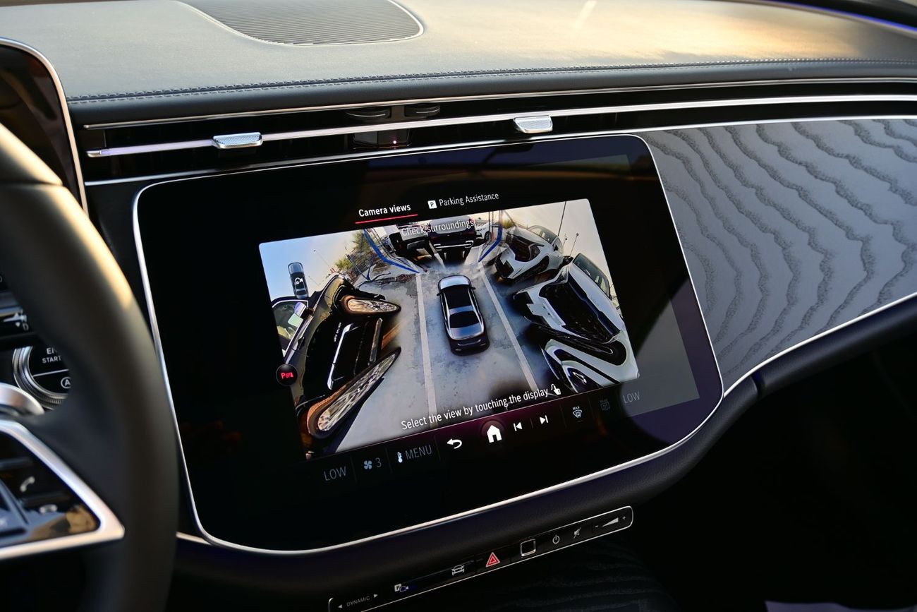 Mercedes-Benz E200 Mercedes-Benz E200 2.0L Turbo + Mild Hybrid Color Black Model 2025