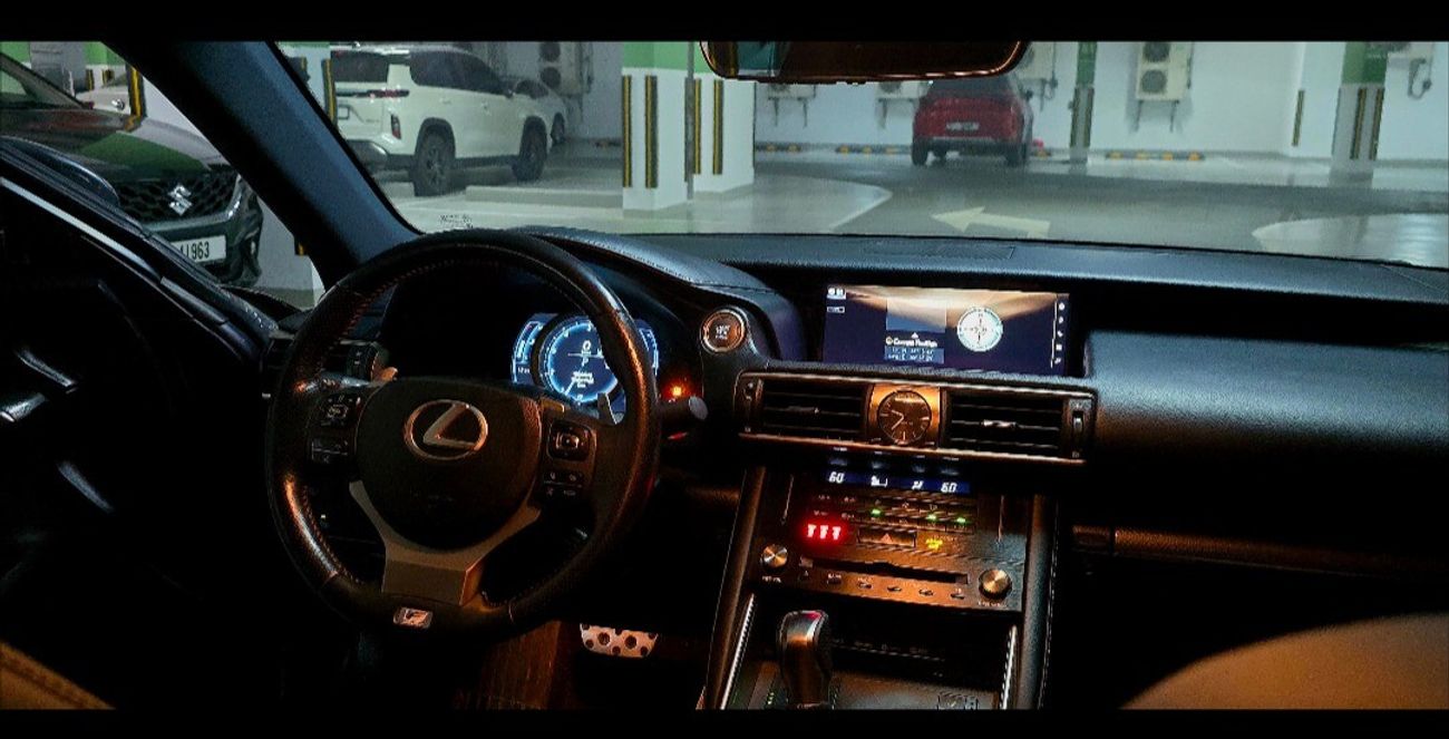 Lexus IS300 F Sport 3500CC 6 Cylinder