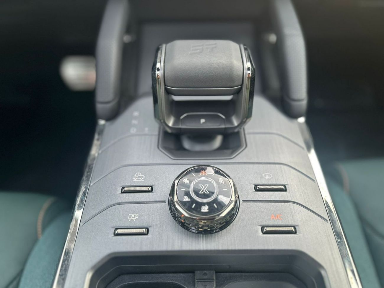 Jetour T2 JETOUR T2 2.0L PETROL 2025 7 SPEEDS  FULL OPTION