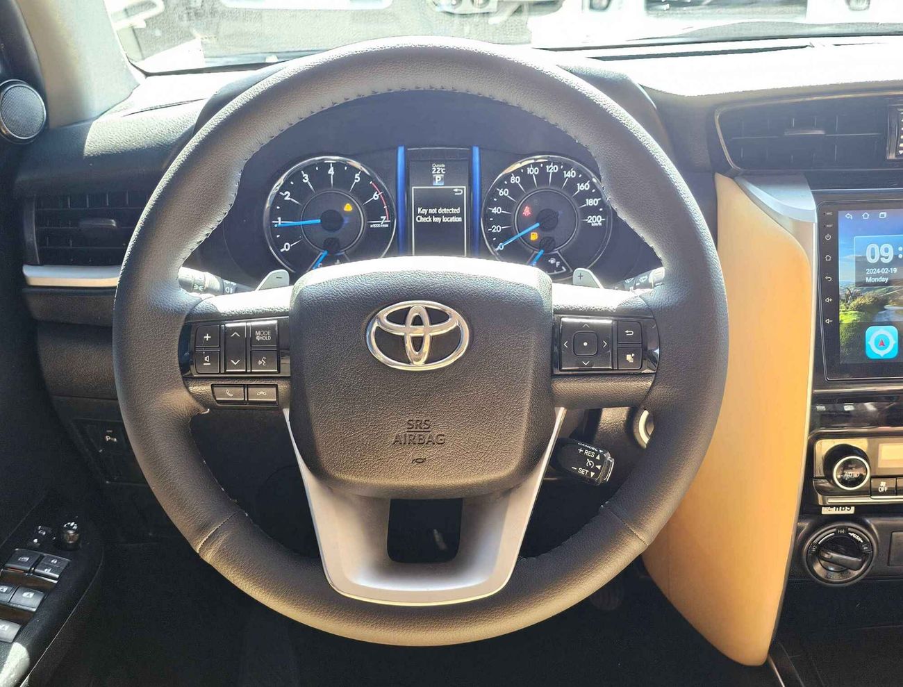Toyota Fortuner GXR V6/ 4WD/ DVD REAR CAMERA/ LEATHER SEATS/ HEAD REST TV/ EXPORT ONLY / LOT#78863