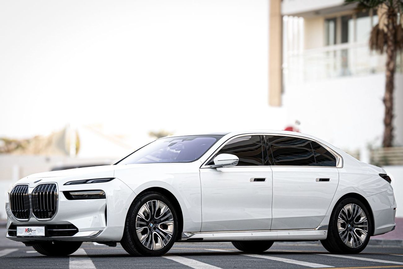 BMW 740i GCC UNER WARRANTY AND SERVICE CONTRACT !