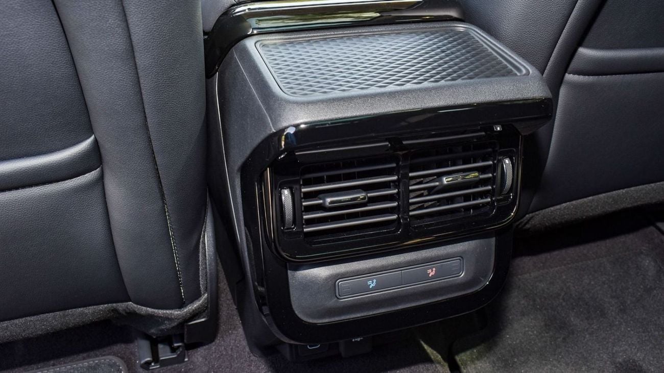 لاند روفر رانج روفر إيفوك SE P250 DYNAMIC 2025! FIVE YEARS WARRANTY!! THREE YEARS SERVICE CONTRACT