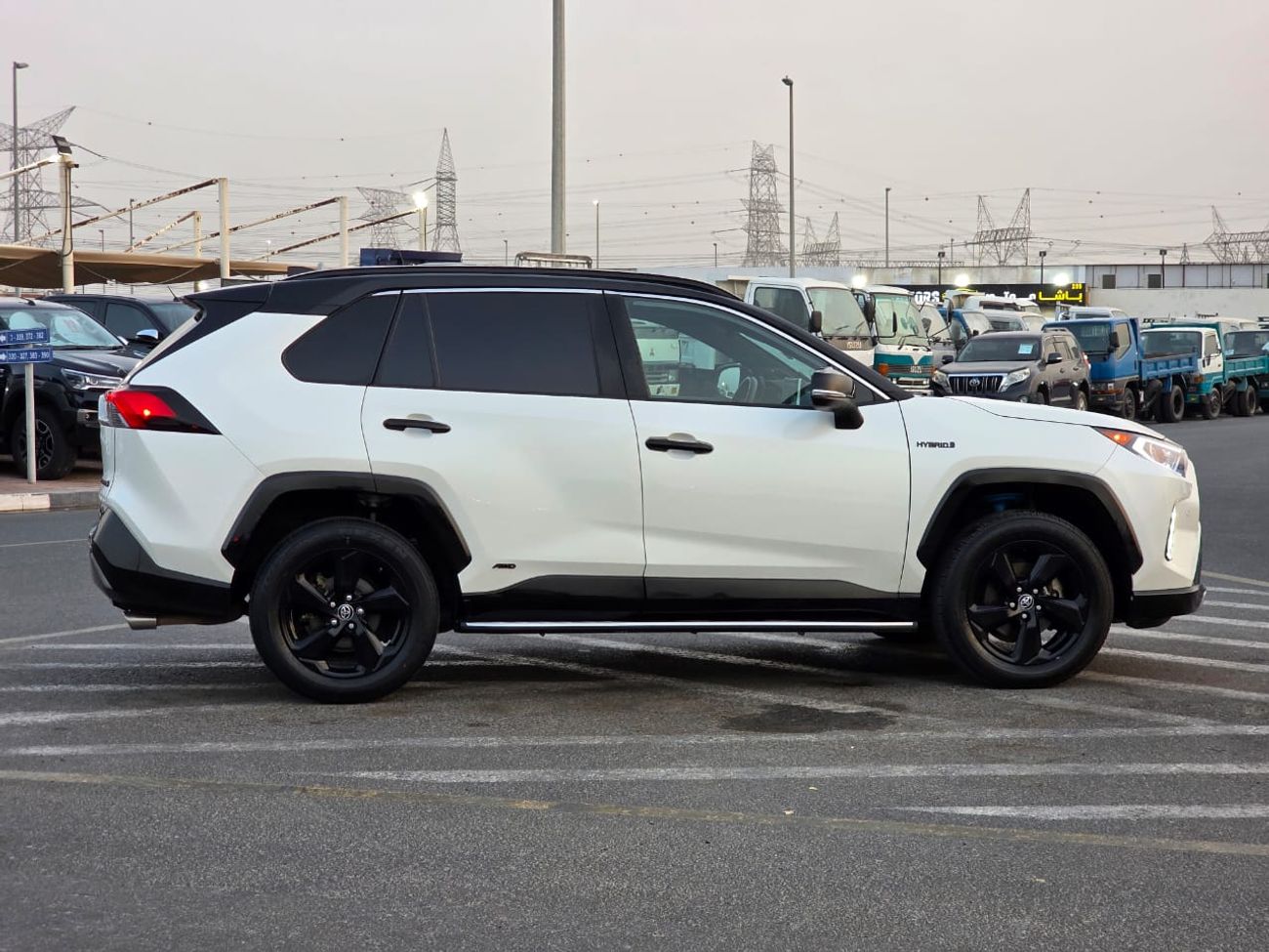 Toyota RAV4 2020 XSE hybrid Sunroof , 4x4 , Push button and original leather