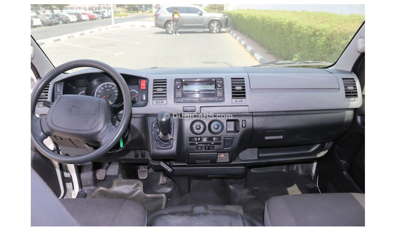 Toyota Hiace GL - Standard Roof TOYOTA HIAC 2013 PETROL 14 PASSENGER