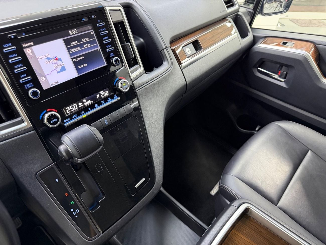 Toyota Granvia PREMIUM