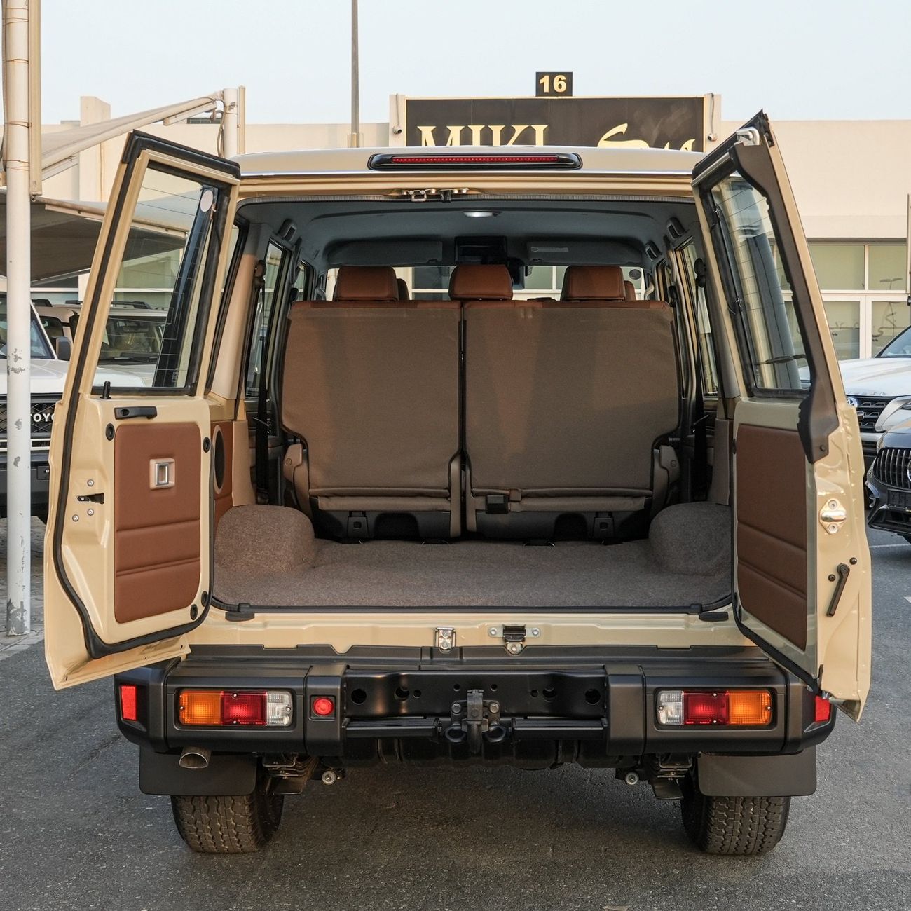Toyota Land Cruiser 70 LC 76 AT || 4.0 || LXZ || 2025