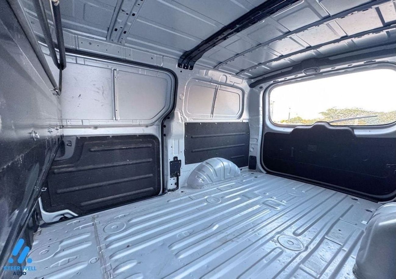 Hyundai H-1 Cargo Van 2.5L RWD / Diesel MT / Like New Condition / Lowest Price / Book Now!