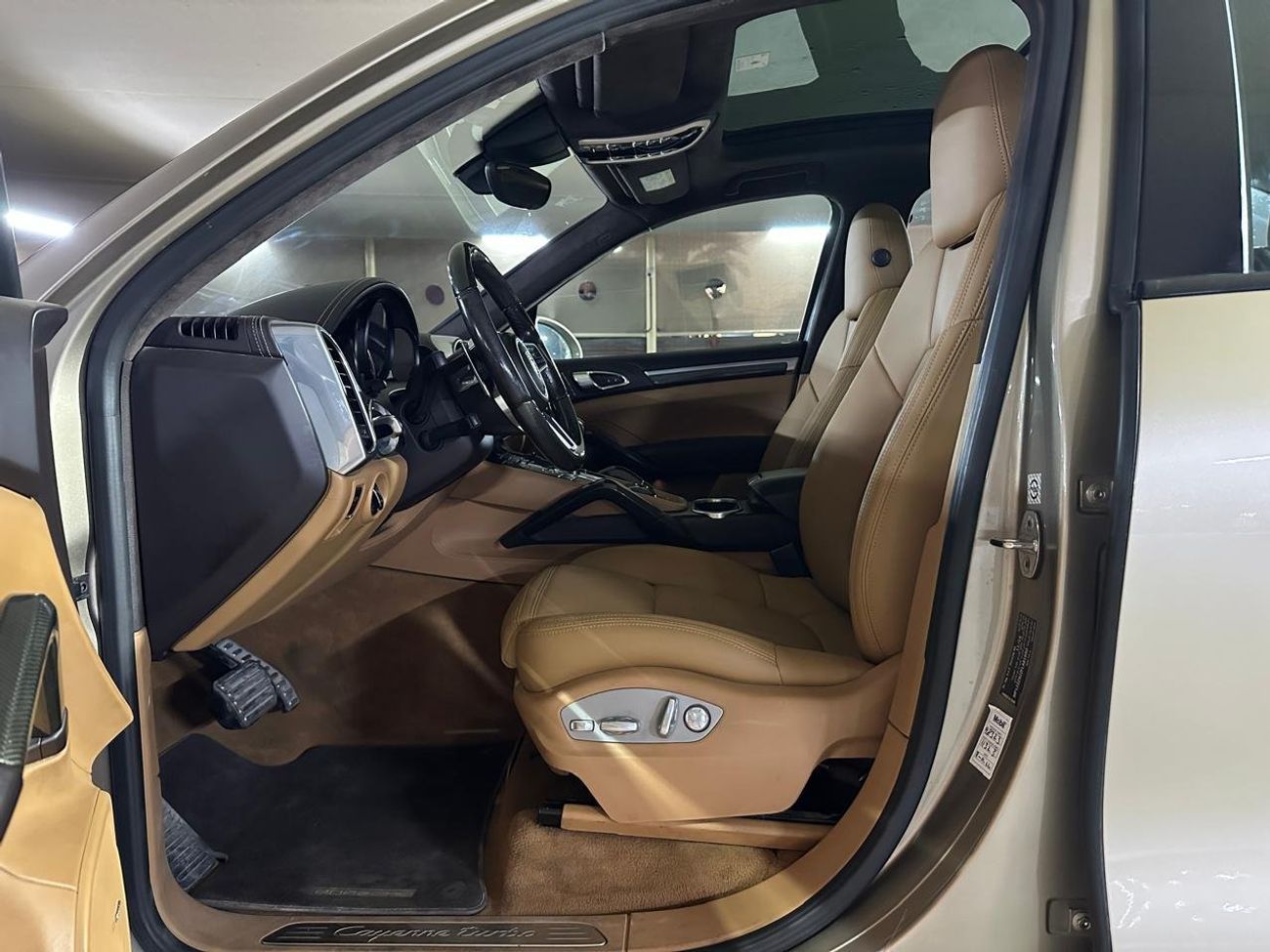 بورش كايان Turbo 4.8L (520 HP) 2015 | LED PDLS HEADLIGHTS | 21 INCH ALLOY WHEELS | PANORAMIC ROOF | FULLY LOADE