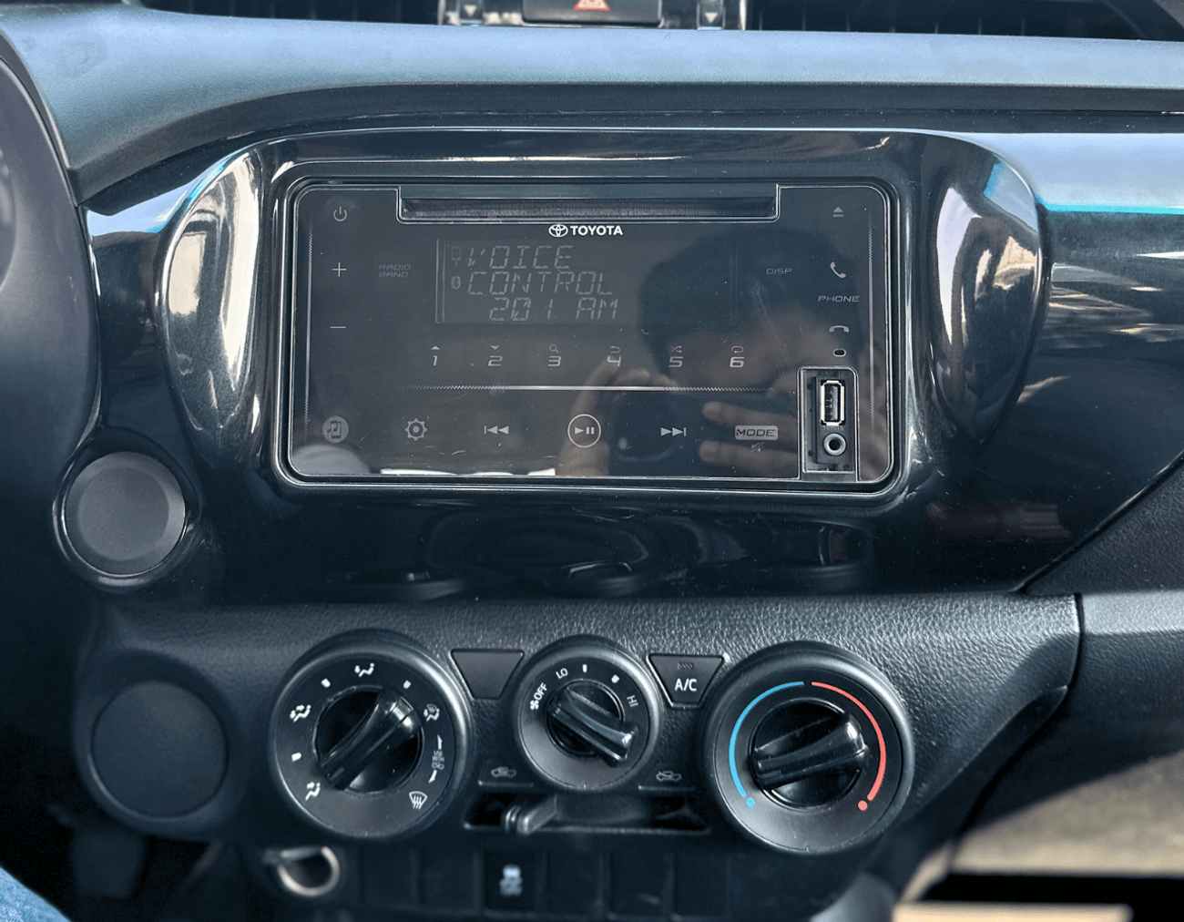 Toyota Hilux 2.7L Double Cab GL M/T (4x2)