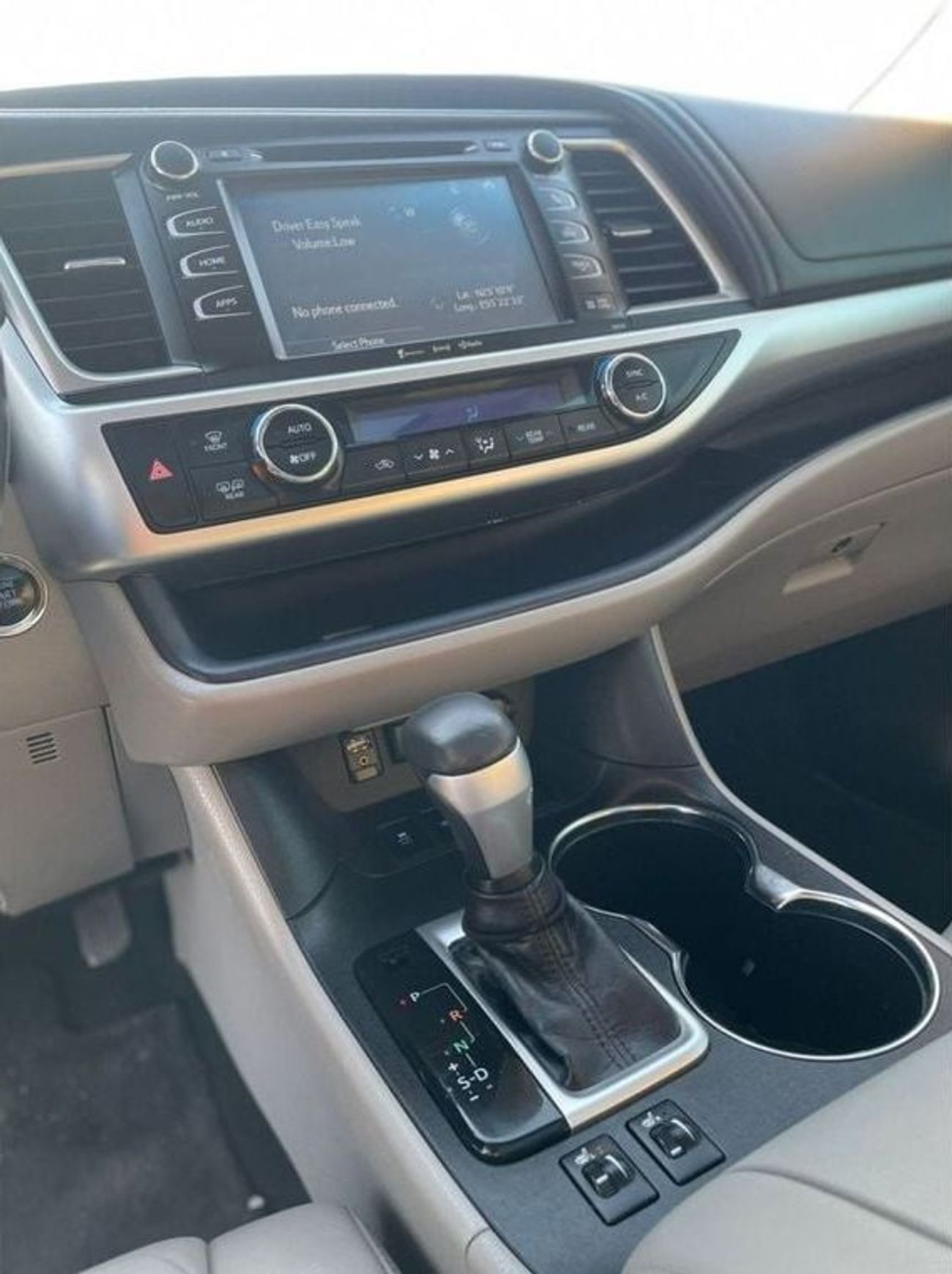 Toyota Highlander 2018 Toyota Highlander XLE 3.5L V6 Full Option Sunroof 7 Leather Seats - Radar & BSM Auto Trunk -