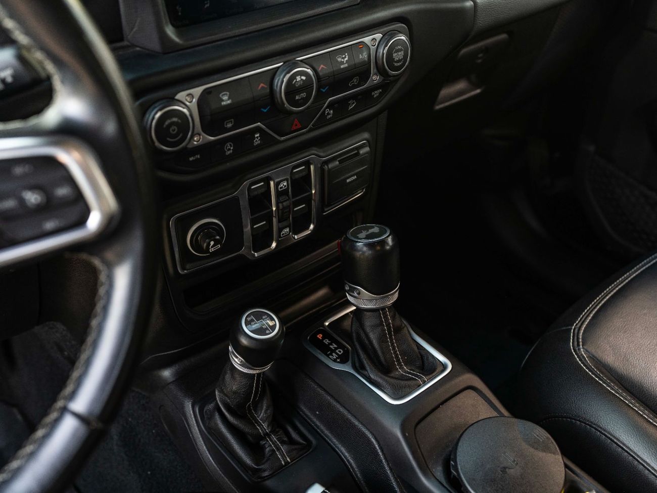 Jeep Wrangler Sahara 3.6L A/T (5 Seater)