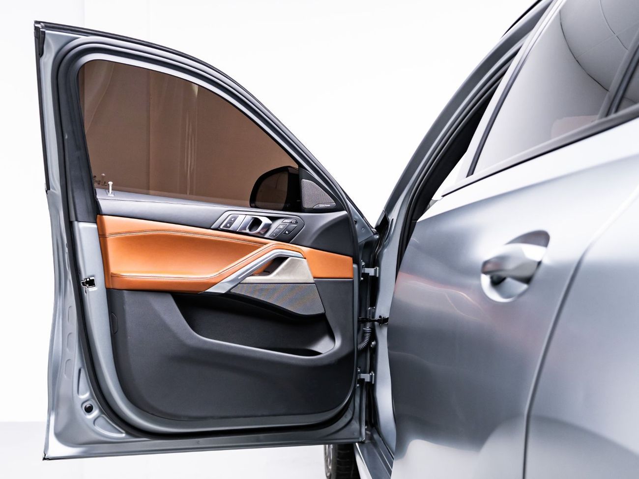 BMW X6 40i M Sport 3.0L 2024 BMW X6 xDrive40i, 2028 BMW Warranty + Service Contract, Low KMs, GCC