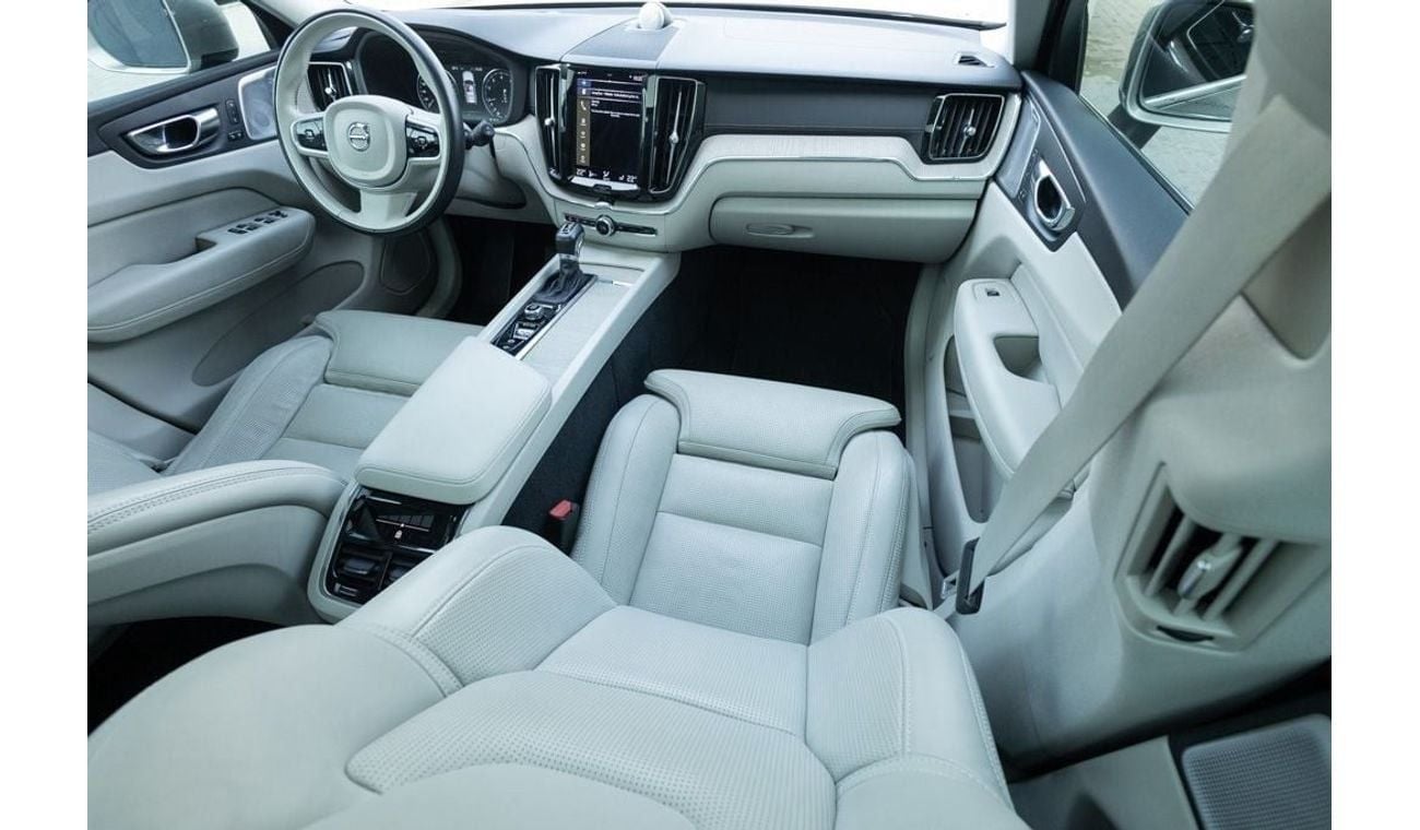 فولفو XC 60 T5 Momentum 2.0L AWD Volvo XC60 T5 2021 GCC under Agency Warranty and Service Contract with Flexible
