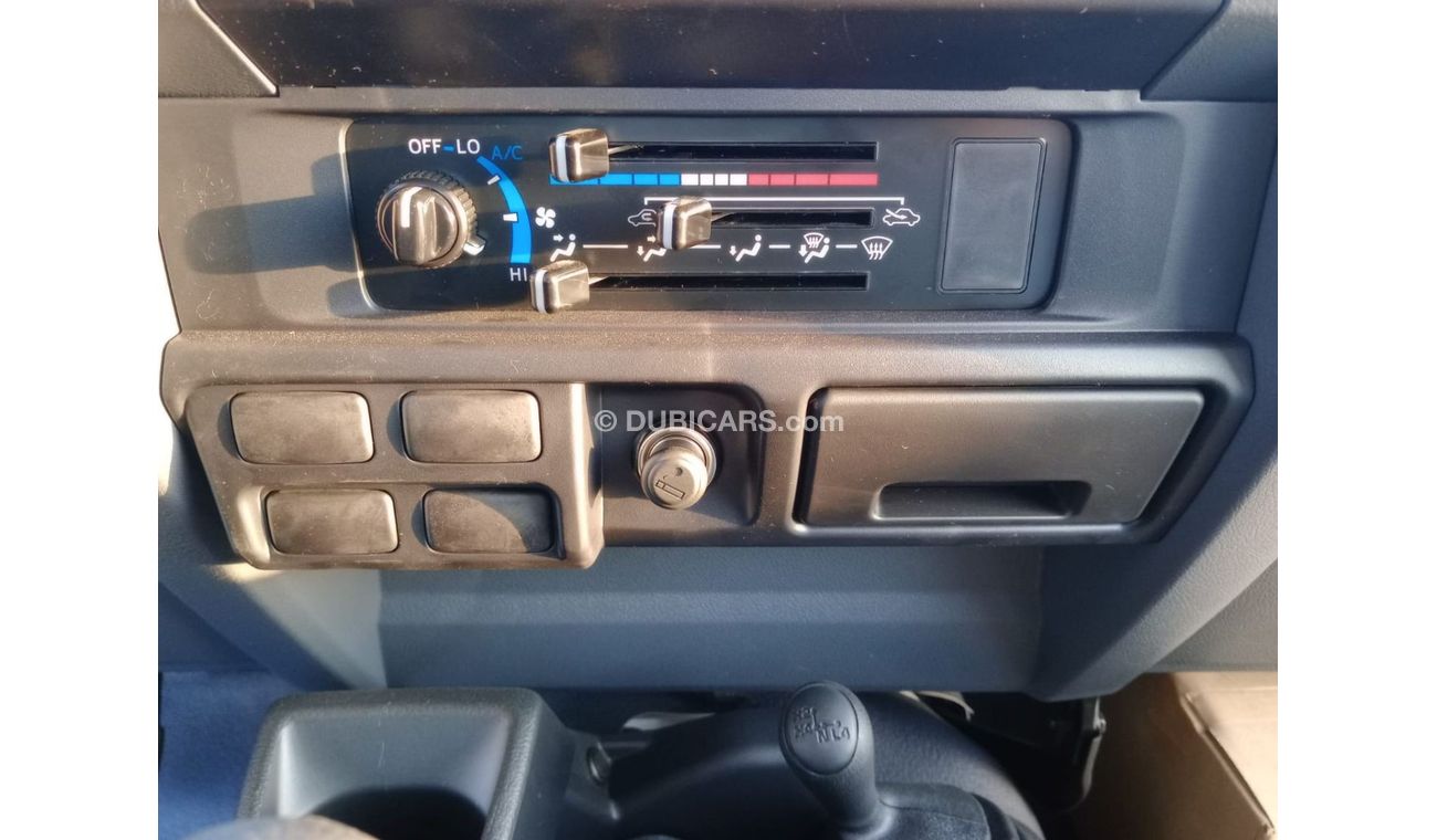 تويوتا لاند كروزر بيك آب Double Cabin V6 , 4.5L DIESEL 4WD M/T 4DOORS 2023 WHITE