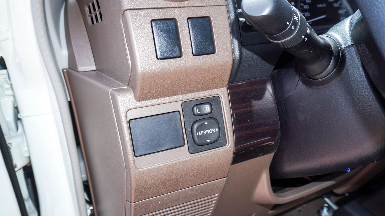 Toyota Land Cruiser Pick Up LX 4.0L V6 SINGLE CABIN M/T