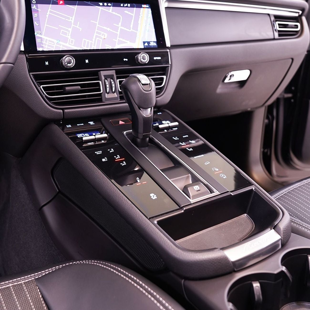 بورش ماكان T 2.0L (260 HP) 2024 Porsche Macan, Warranty, Full Porsche Service History, Sport Chrono Package, Ve