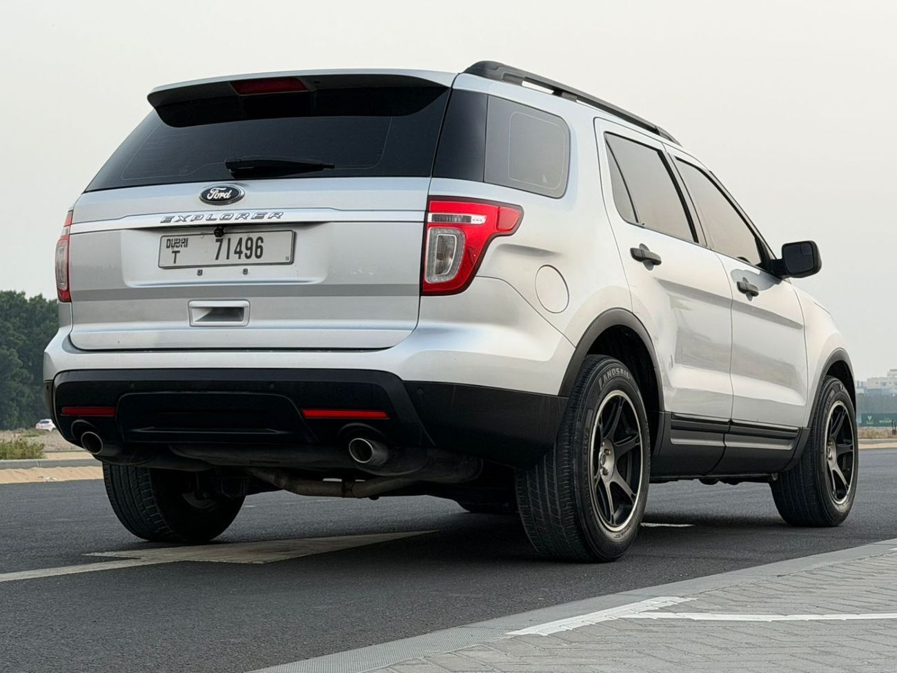 Ford Explorer Limited 3.5L Excellent condition & luxury feel