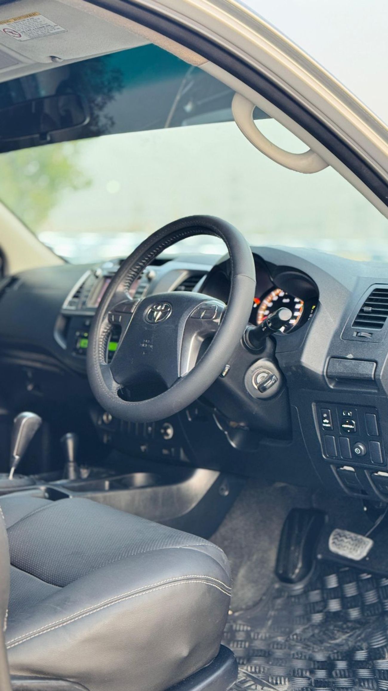 Toyota Hilux DOUBLE CABIN | 3.0L DIESEL | BULL BAR + ROLL BAR | RHD | AUTOMATIC  TRANSMISSION | 2015