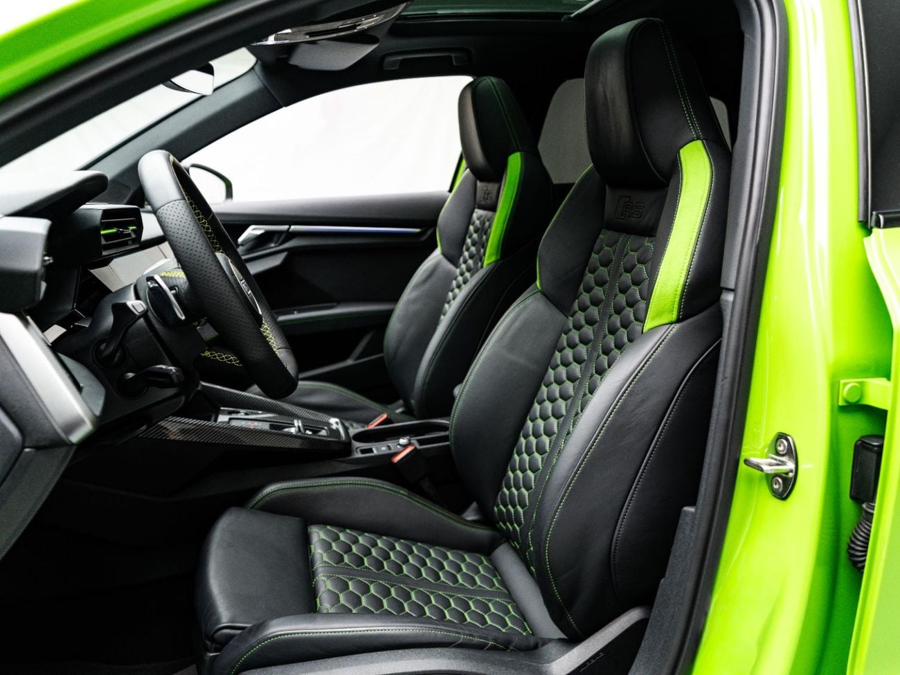 Audi RS3 TFSI quattro 2.5L Sedan 2022 Audi RS3, 2.5 TC I5, AWD, 400bhp, 7 Speed Automatic