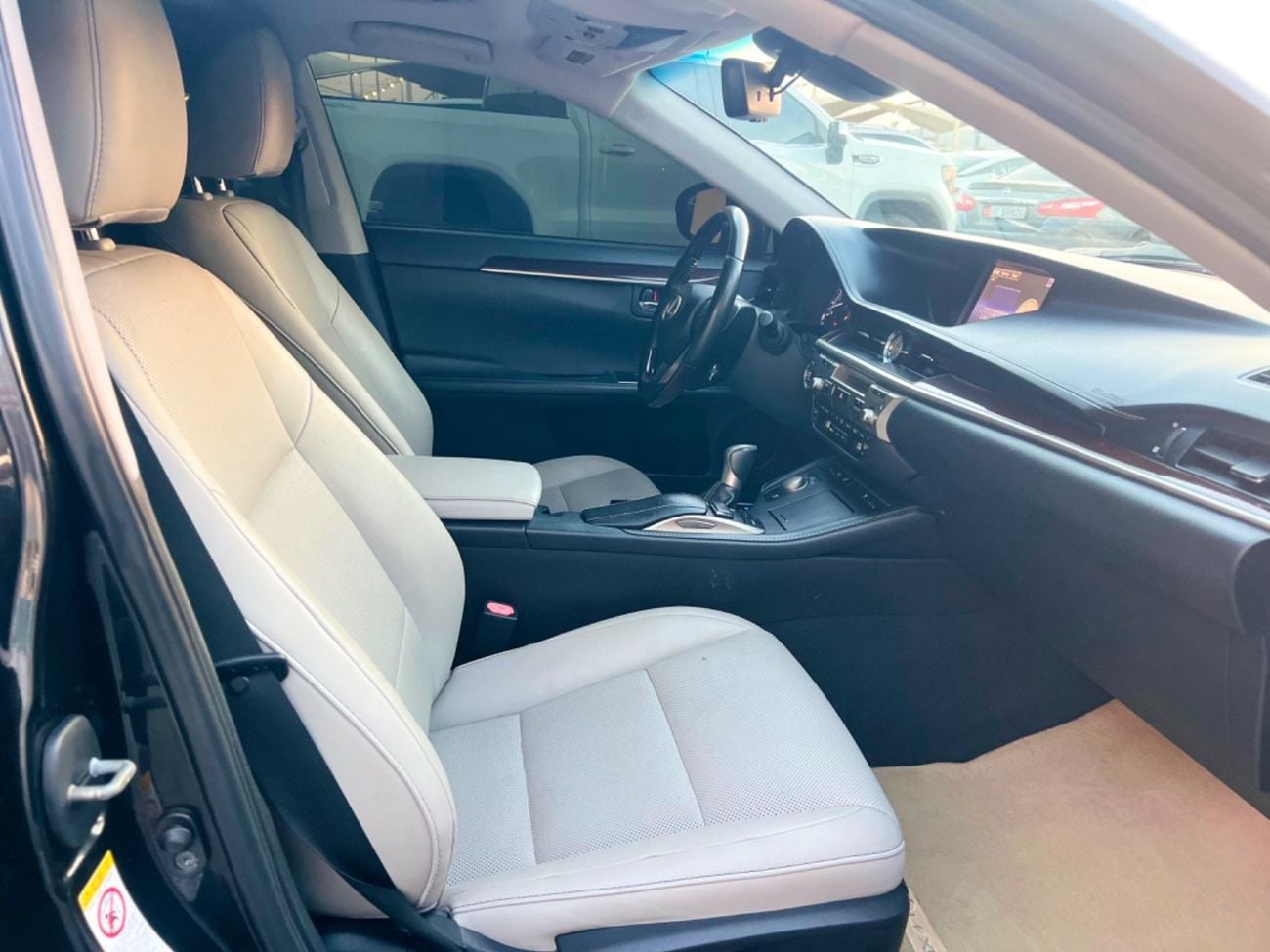 لكزس ES 350 PLATINUM