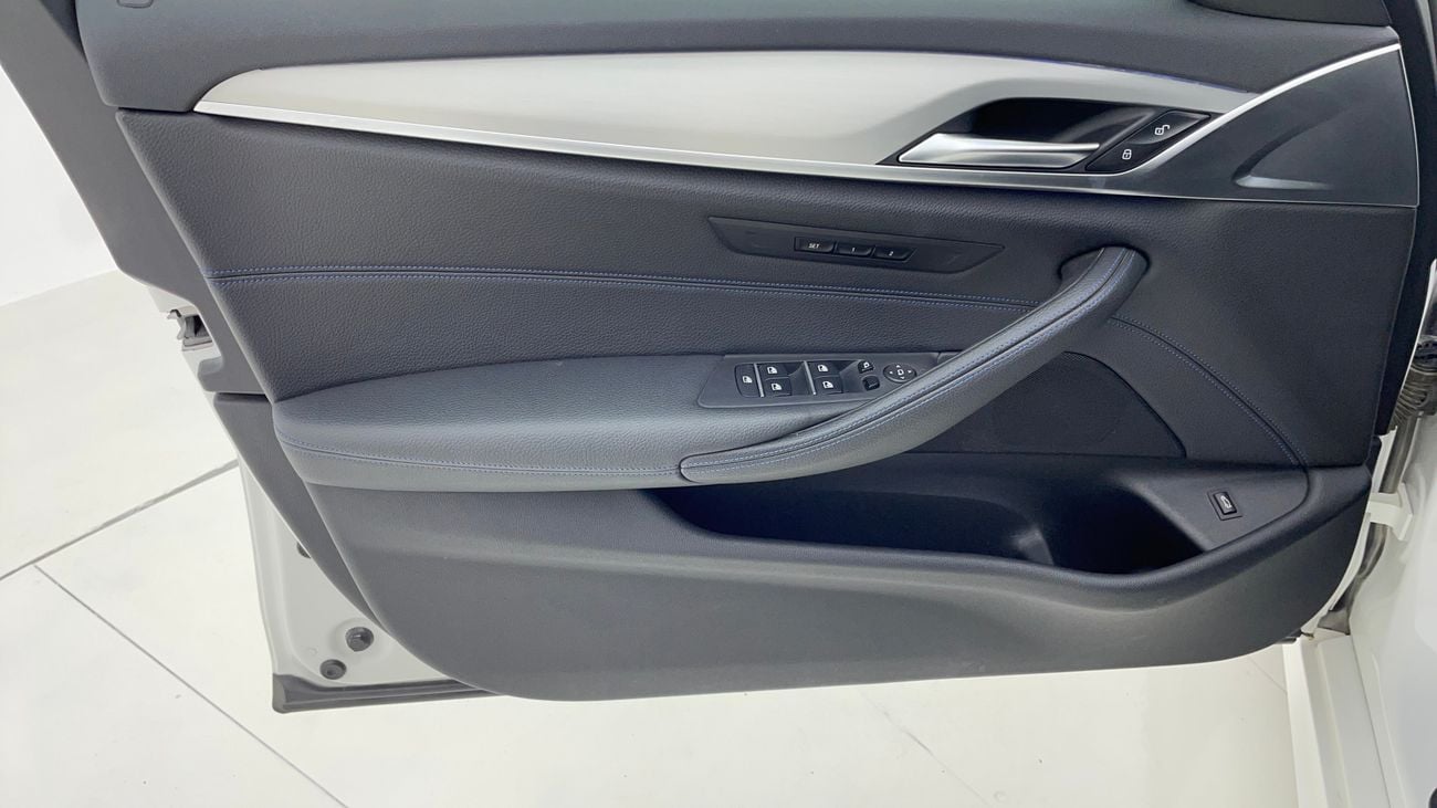 بي أم دبليو 520i M SPORT 2 | بدون دفعة مقدمة | اختبار قيادة مجاني للمنزل