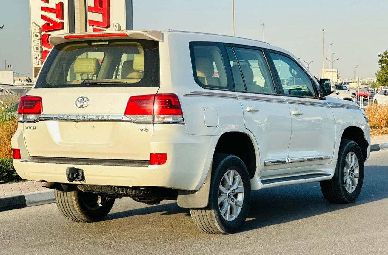 Toyota Land Cruiser VXR+ 5.7L